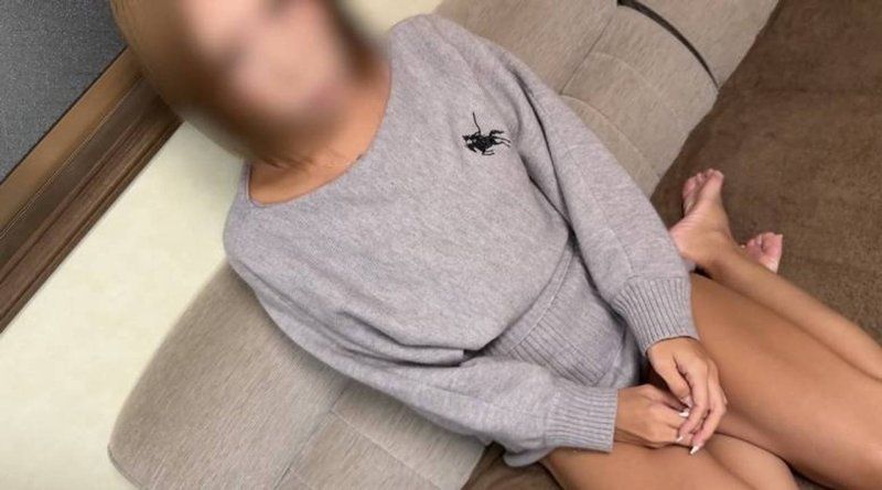 【完全素人】肤色小麦色的性感人妻！因为无法拒绝的性格，是个容易被压迫的坏妻子。即使是危险期也毫不在意地在阴道深处中出。有特典