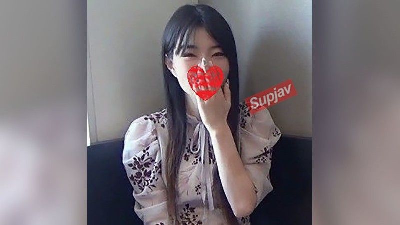 睽违一年没做爱的纯真浪漫女孩。害羞的姿态让大叔肉棒完全勃起。睽违一年的阴道被肉棒抽插！狭窄阴道深处2连续大量中出！