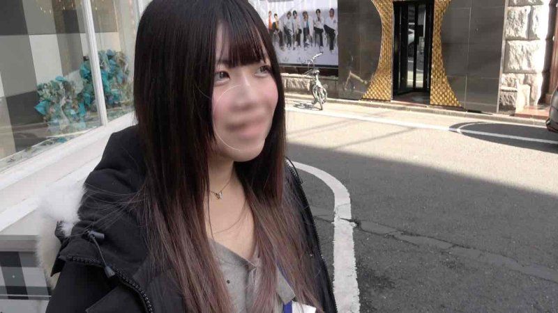 【个人拍摄搭讪-无码】F罩杯巨乳的可爱淫穴。看到大鸡巴非常兴奋。在阴道深处活塞运动，露出阿嘿颜连发子宫高潮【海外版】有特典