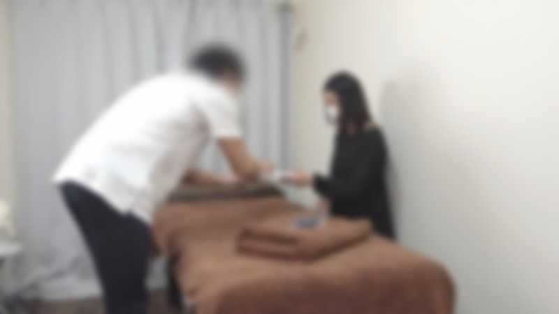 ♡到3/8半价！【无码/无套中出】早上送孩子去上学的途中，非常漂亮且气质优雅的单亲妈妈来店了。看起来很疲惫。