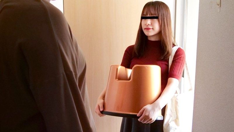 她带来了一张性感椅子！她优美健美的身材具有疗癒功效！